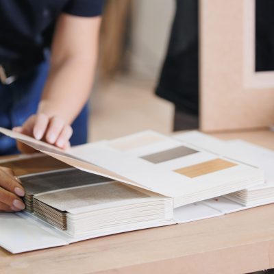 Consultant,Woman,Seller,Advising,Client,Female,With,Color,Samples,And